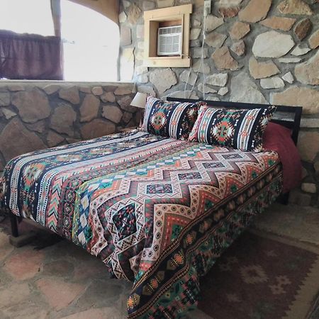 La Loma Del Chivo Llc Stone Cottage Alternative Building Marathon Værelse billede