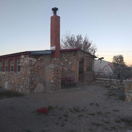 La Loma Del Chivo Llc Stone Cottage Alternative Building Marathon Eksteriør billede