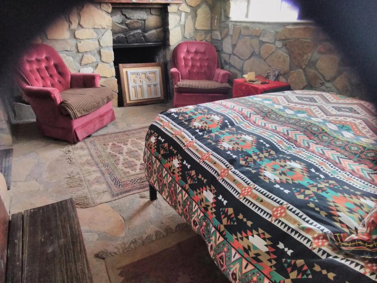 La Loma Del Chivo Llc Stone Cottage Alternative Building Marathon Eksteriør billede