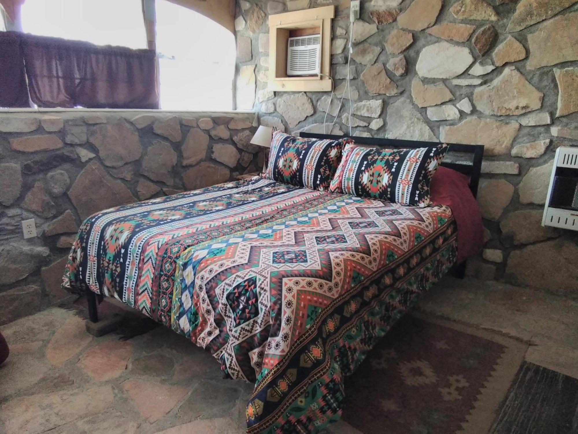 La Loma Del Chivo Llc Stone Cottage Alternative Building Marathon Værelse billede