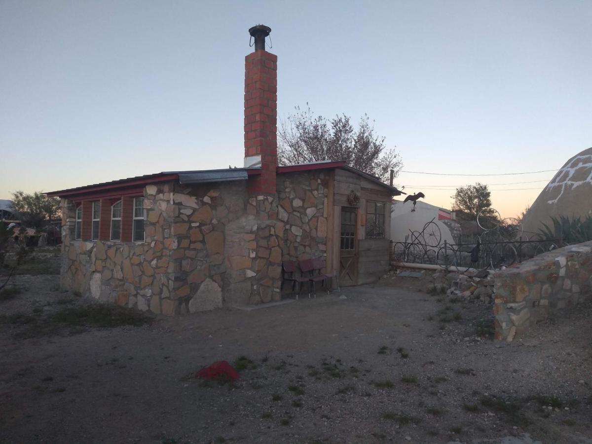 La Loma Del Chivo Llc Stone Cottage Alternative Building Marathon Eksteriør billede
